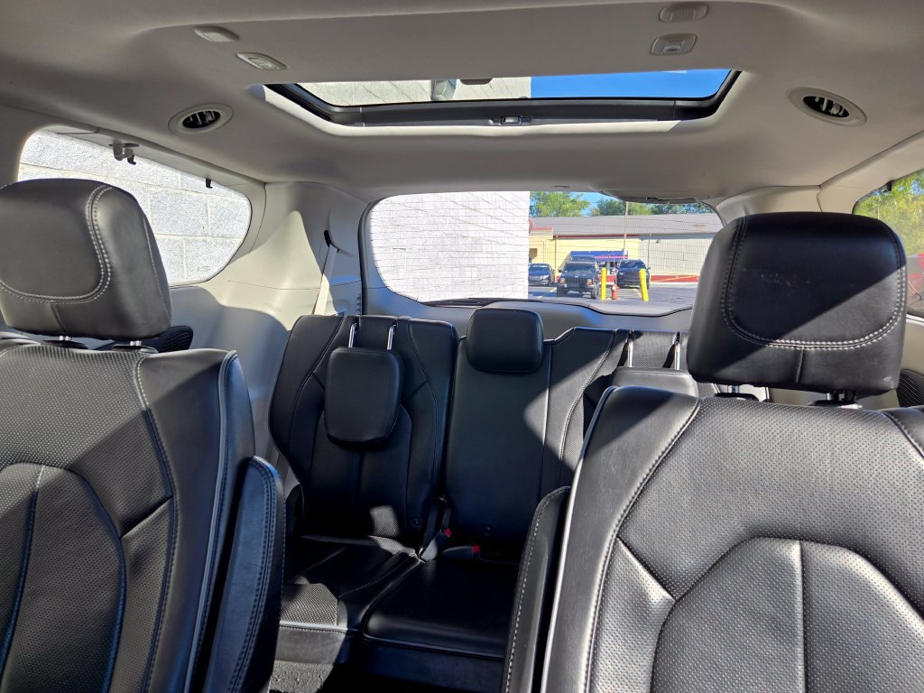 Used 2017 Chrysler Pacifica Limited FWD image 46