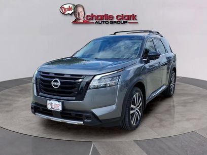 Used 2023 Nissan Pathfinder Platinum w/ Black Appearance Package