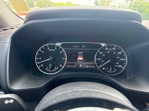 Used 2023 Nissan Rogue SV AWD/4WD image 12