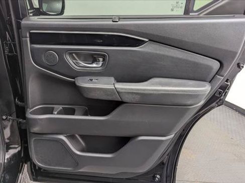 Used 2025 Honda Pilot EX-L image 19