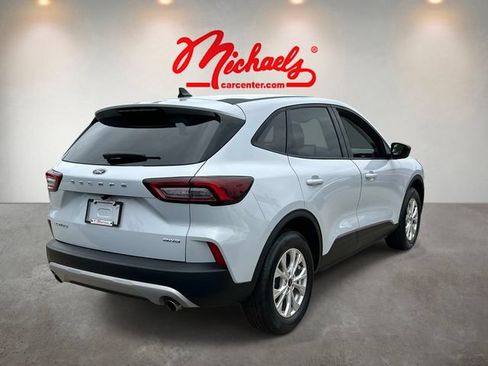 Used 2025 Ford Escape Active AWD/4WD image 3