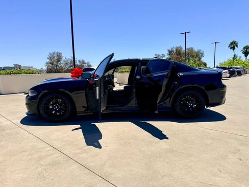 Used 2019 Dodge Charger Scat Pack RWD image 18