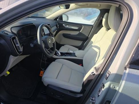 Used 2026 Volvo XC40 B5 Plus AWD/4WD image 5