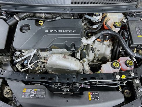 Used 2018 Chevrolet Volt LT w/ Comfort Package FWD image 28