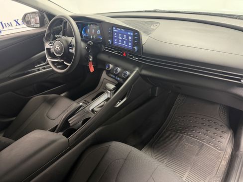 Used 2025 Hyundai Elantra SE FWD image 20