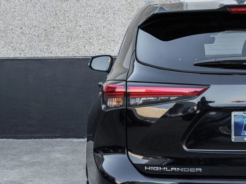 Used 2021 Toyota Highlander XLE image 58