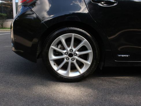 Used 2011 Lexus CT 200h Premium w/ Leather Pkg FWD image 4