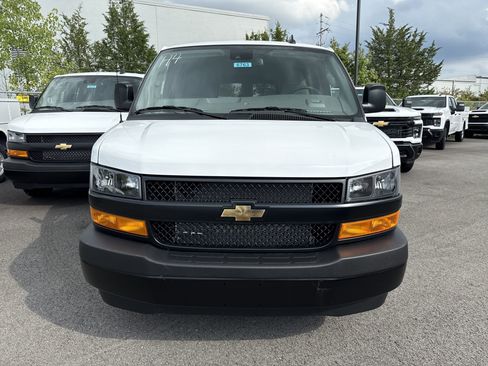 New 2025 Chevrolet Express 3500 LS image 3