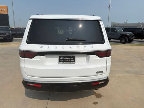 Used 2024 Jeep Wagoneer L Series II RWD image 4