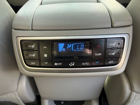Used 2015 Toyota Highlander Limited Platinum FWD image 19