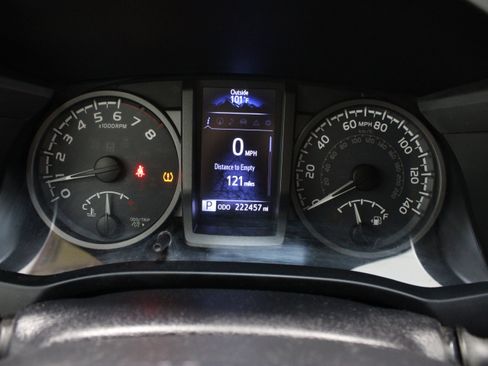 Used 2017 Toyota Tacoma TRD Sport w/ Tow Package RWD image 35
