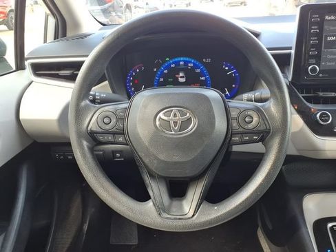 Used 2021 Toyota Corolla LE FWD image 4