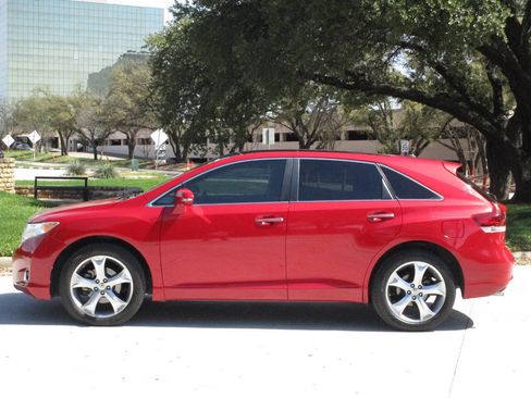 Used 2015 Toyota Venza XLE w/ XLE Premium Package image 3