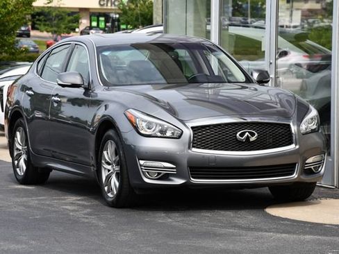 Used 2015 INFINITI Q70 3.7 w/ Deluxe Touring Package AWD/4WD image 6