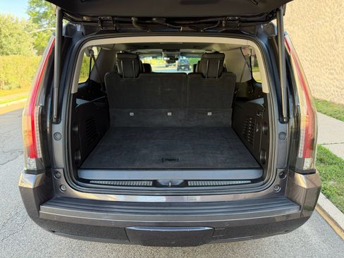Used 2018 Cadillac Escalade ESV Luxury AWD/4WD image 10