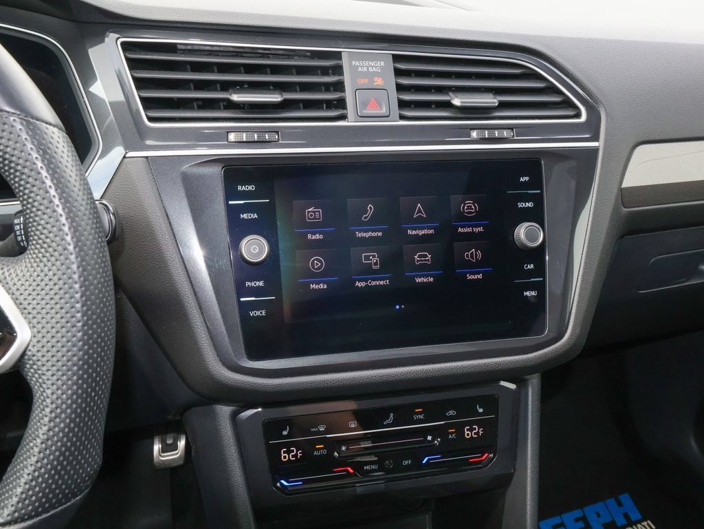 Certified 2024 Volkswagen Tiguan SE R-Line AWD/4WD image 18