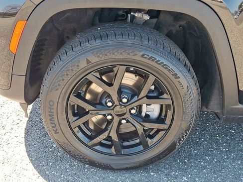 Certified 2024 Jeep Grand Cherokee L Laredo image 29