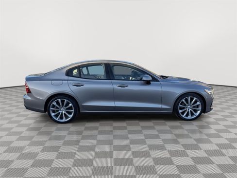 Used 2020 Volvo S60 T5 Momentum image 9