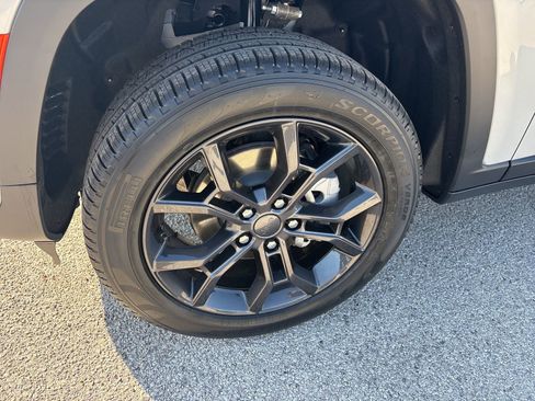 New 2025 Jeep Grand Cherokee Limited w/ Trailer Tow Package image 22