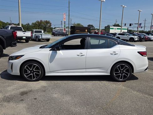 Used 2025 Nissan Sentra SR FWD image 2
