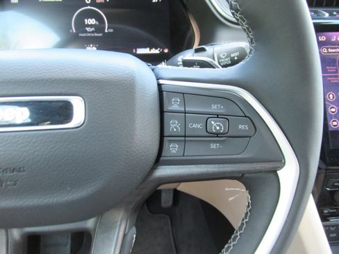 Certified 2025 Jeep Grand Cherokee Limited w/ Luxury Tech Group II AWD/4WD image 27