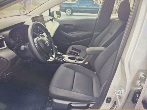 Used 2025 Toyota Corolla LE FWD image 3