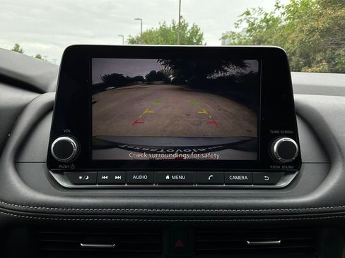 Used 2025 Nissan Rogue SV FWD image 31