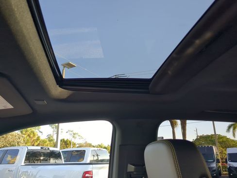 Used 2025 Chevrolet Colorado ZR2 w/ Technology Package image 21