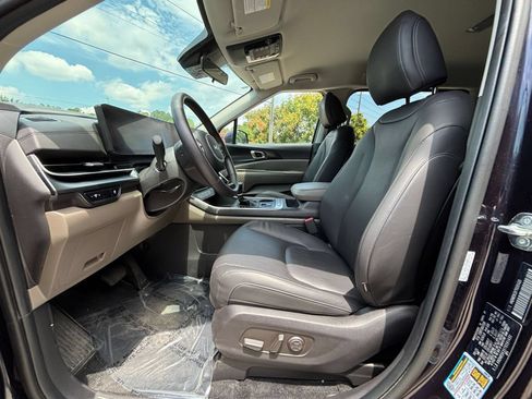 Used 2026 Kia Carnival FWD image 22