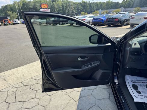 Used 2025 Nissan Sentra SV FWD image 5