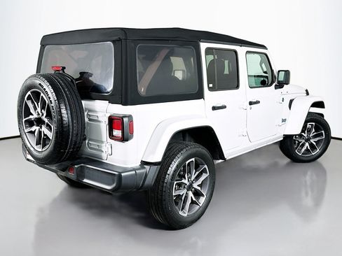 Used 2024 Jeep Wrangler Unlimited AWD/4WD image 14