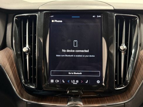 Used 2022 Volvo XC60 B5 Momentum image 21