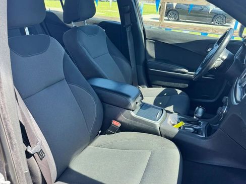 Used 2018 Dodge Charger SXT RWD image 17