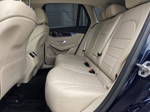 Used 2022 Mercedes-Benz GLC 300 w/ Premium Package Lite image 17