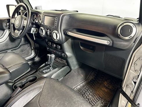 Used 2017 Jeep Wrangler Unlimited Rubicon AWD/4WD image 25
