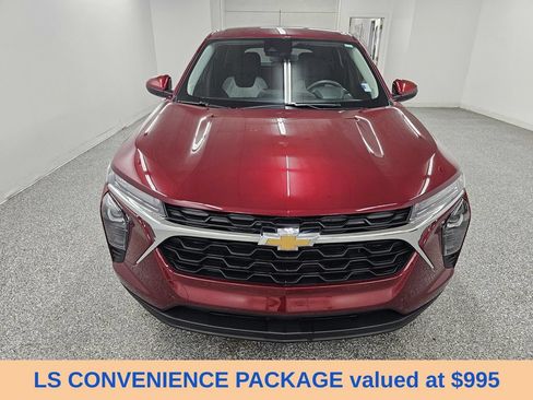 Used 2024 Chevrolet Trax LS w/ LS Convenience Package FWD image 2