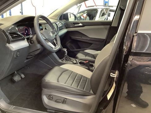 Used 2023 Volkswagen Taos SEL AWD/4WD image 9