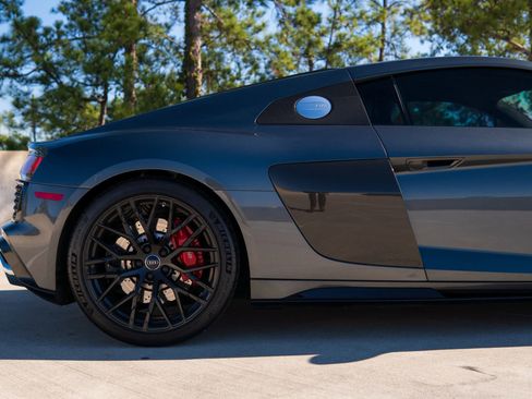 Used 2020 Audi R8 V10 w/ Carbon Exterior Package image 28