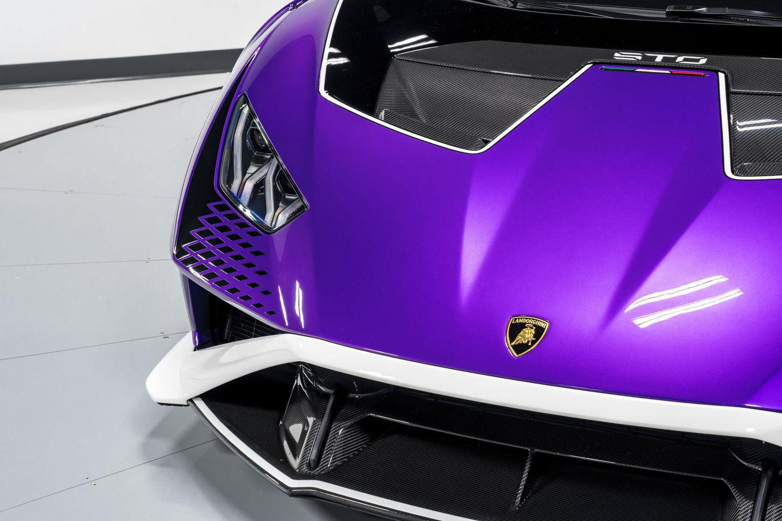 Used 2023 Lamborghini Huracan STO RWD image 41