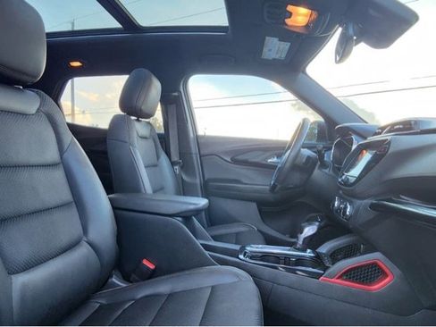 Used 2021 Chevrolet TrailBlazer RS w/ Sun and Liftgate Package image 9