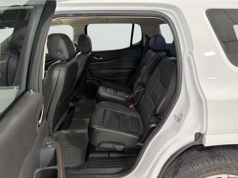 Used 2021 GMC Acadia Denali w/ Denali Technology Package FWD image 11