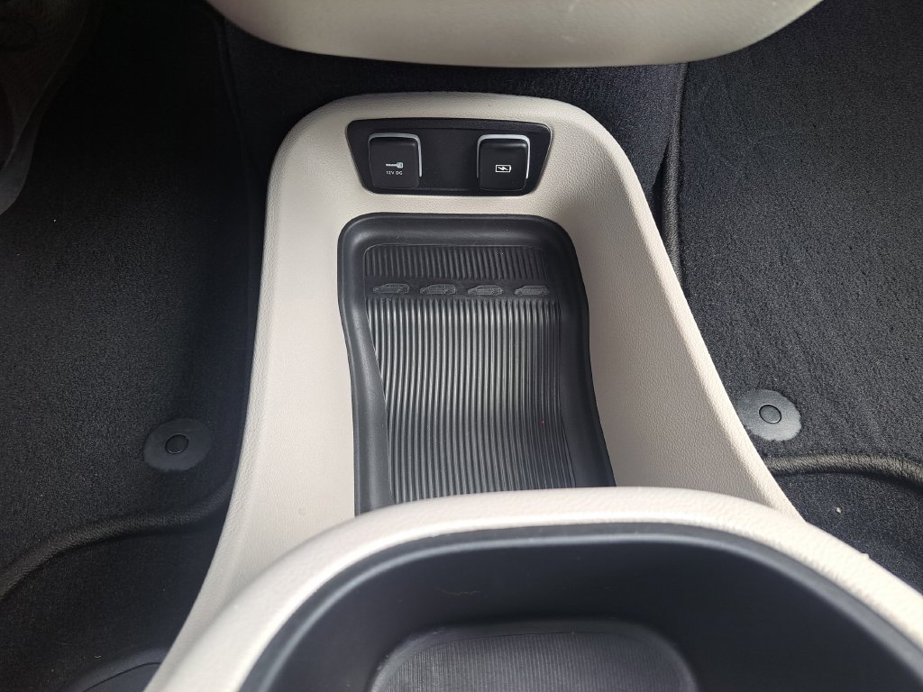 Used 2021 Chrysler Pacifica Touring-L FWD image 19