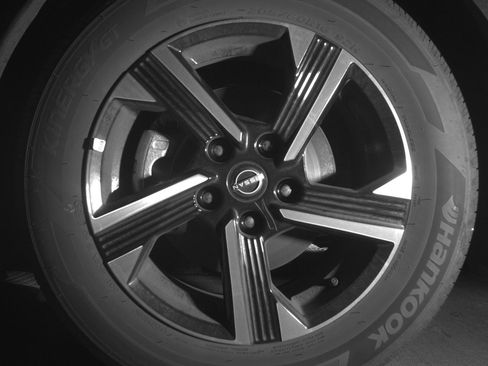 Used 2025 Nissan Sentra SV FWD image 12