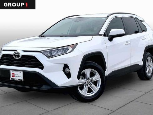 Used 2021 Toyota RAV4 XLE FWD image 1