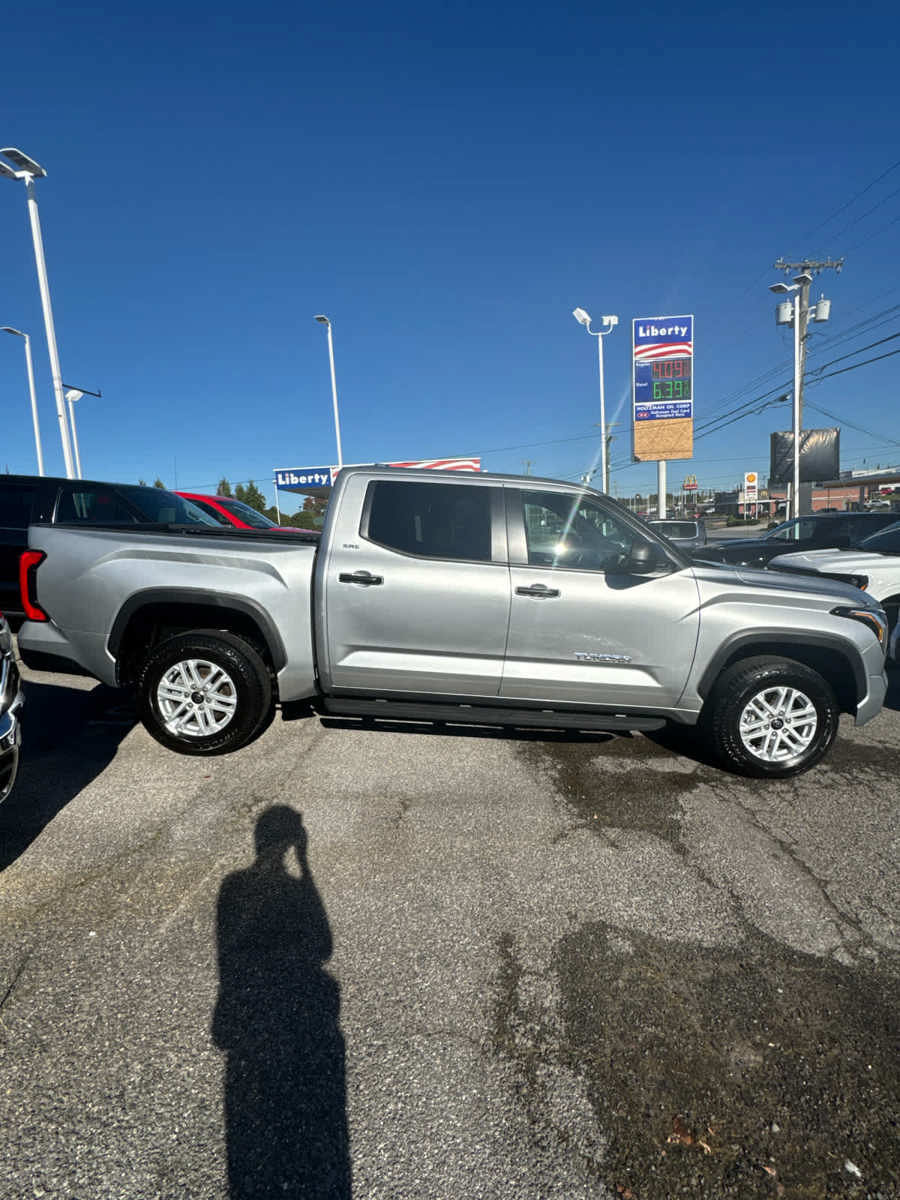 Used 2025 Toyota Tundra SR5 AWD/4WD image 15