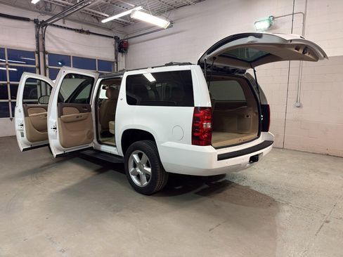 Used 2014 Chevrolet Suburban LT w/ Luxury Package image 10