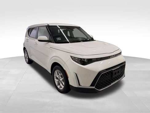 Used 2025 Kia Soul LX w/ LX Technology Package FWD image 9
