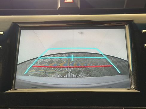 Used 2019 Toyota Camry SE image 25