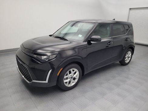 Used 2023 Kia Soul LX w/ LX Technology Package FWD image 2