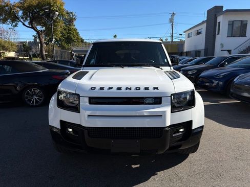 Used 2024 Land Rover Defender 130 X-Dynamic SE image 2